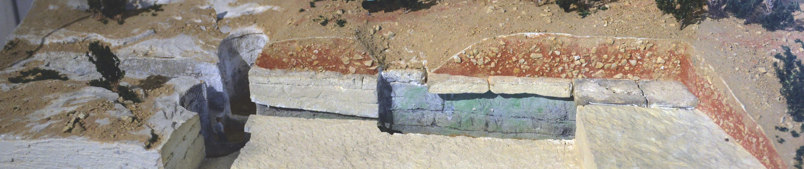 Maquette de La Grotte des Fées ou l’Épée de Roland à Fontvieille (Bouches-du-Rhône), musée d’Arles.
