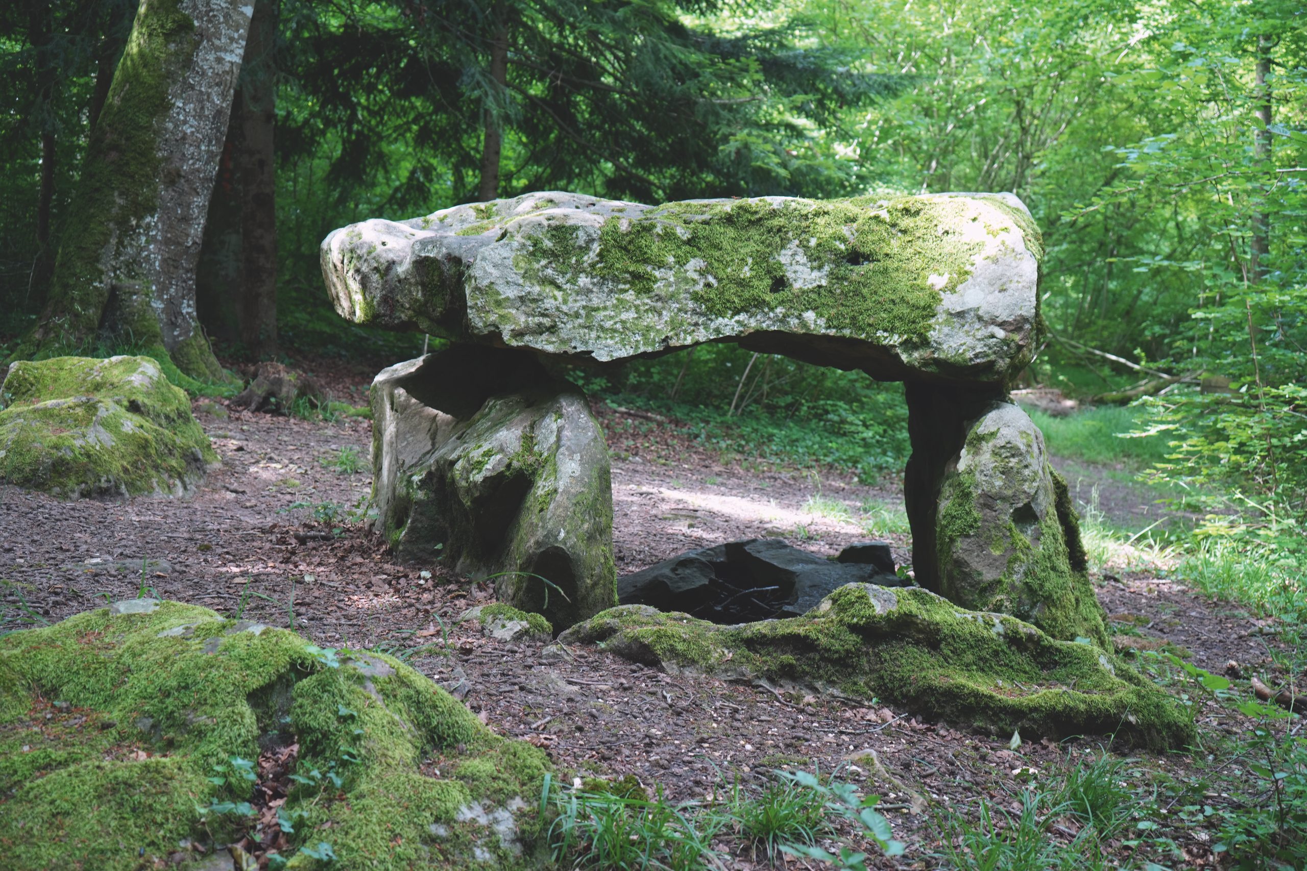 Dolmen de Lancy, Saint-Maurice-aux-Riches-Hommes (Yonne)
