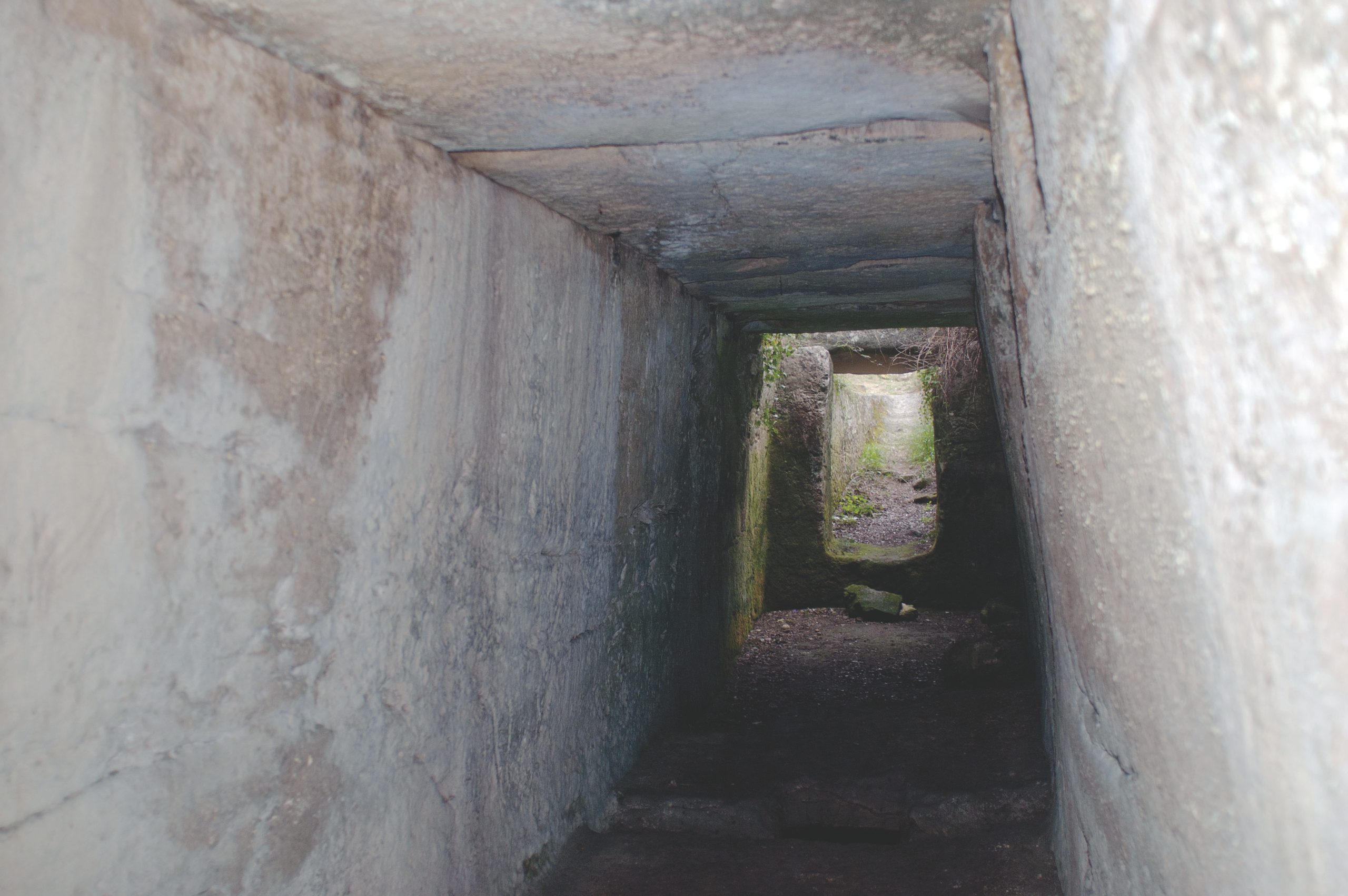 L’intérieur de l’hypogée du Castelet à Fontvieille (Bouches-du-Rhône)