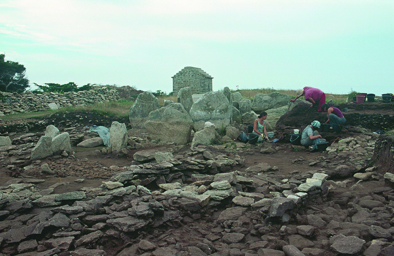 Fouille du cairn de la Pointe du Souc'h, Plouhinec (Finistère)