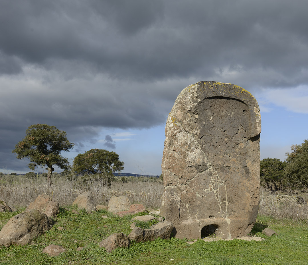 La Tombe des géants de Santu Bainzu à Borore, province de Nuoro, Sardaigne