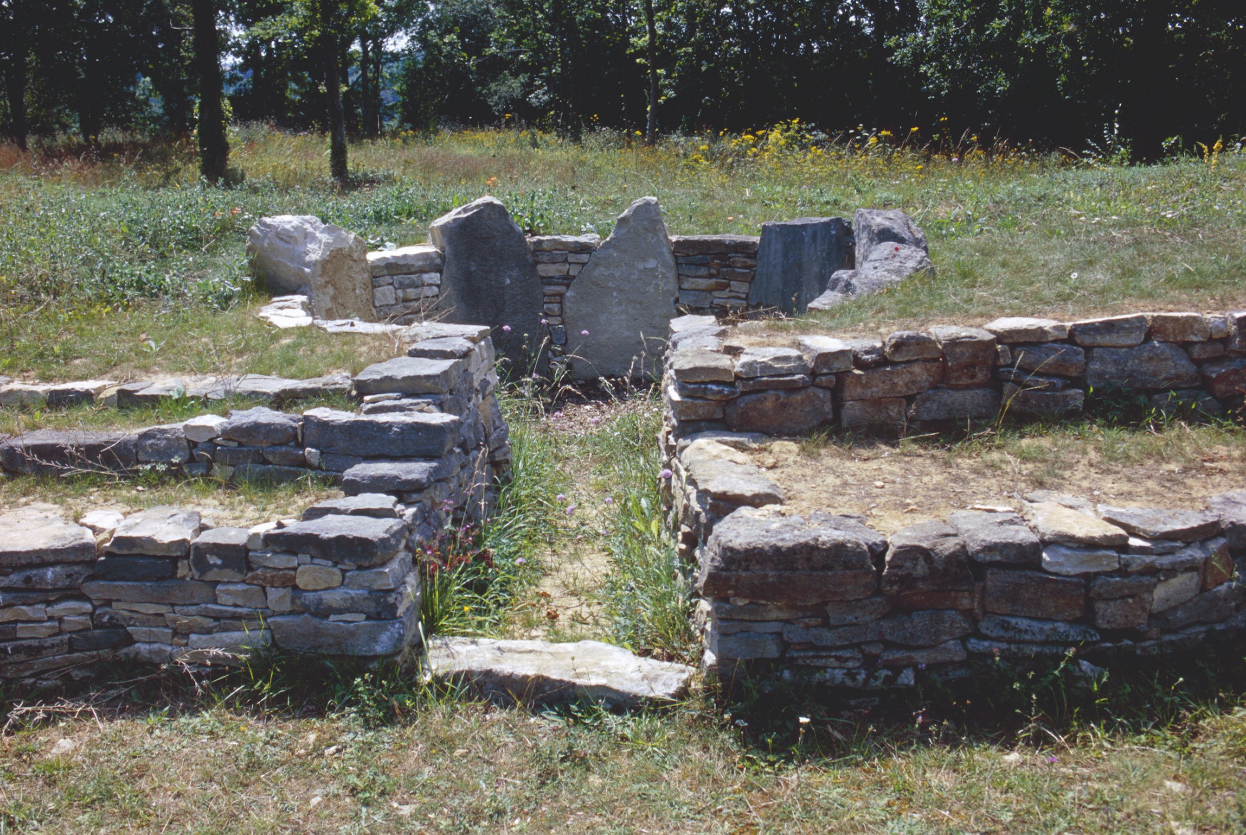 La chambre funéraire du tumulus de Colombiers-sur-Seulles (Calvados)