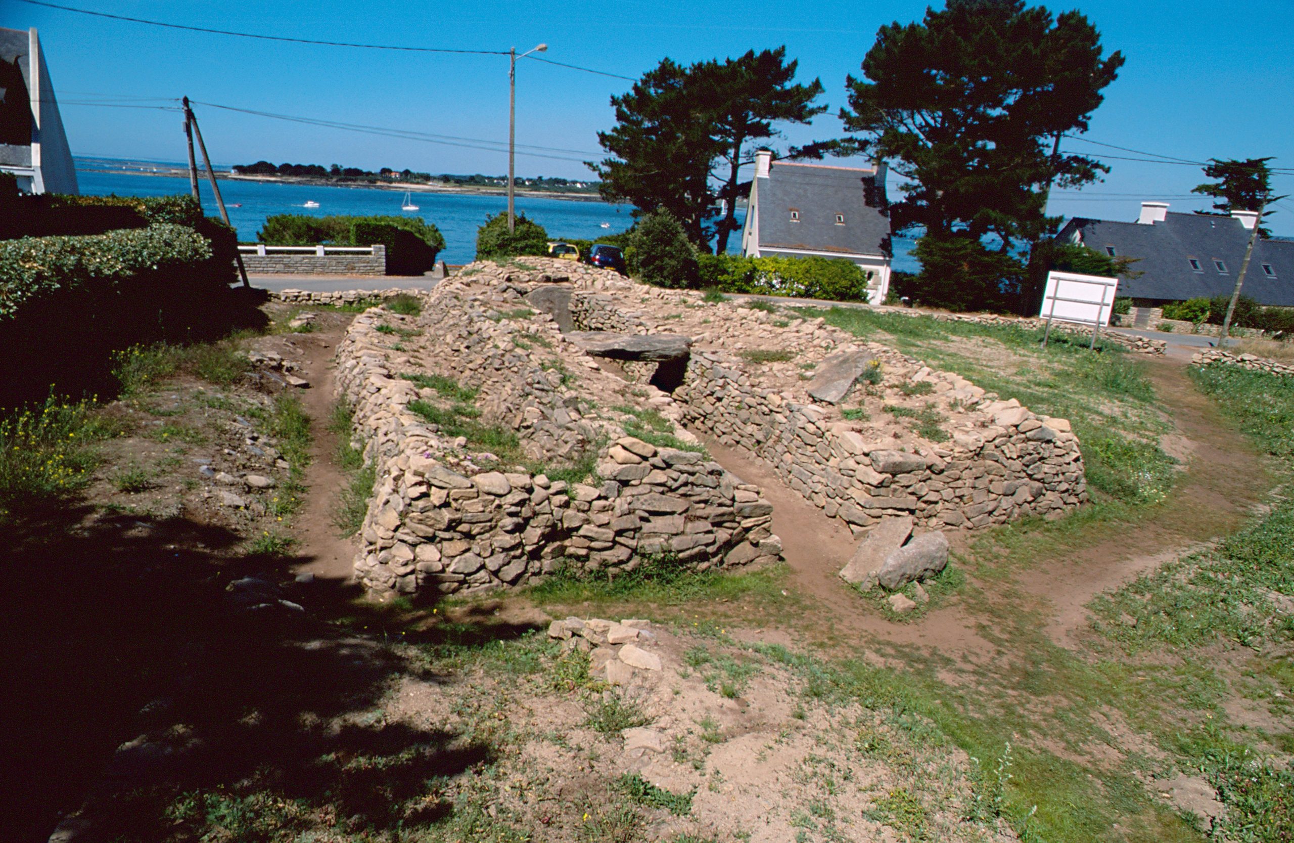 L’allée couverte de Bilgroix à Arzon (Morbihan)