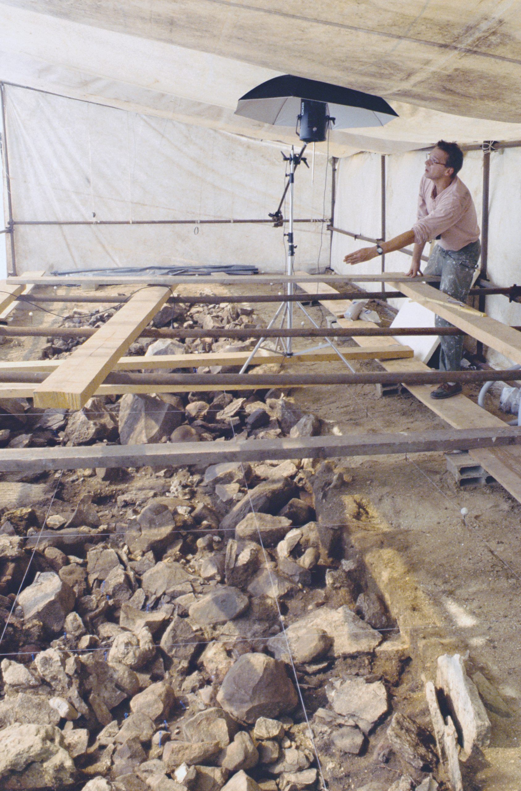 Fouille en cours de l’allée sépulcrale de La Croix-Saint-Ouen (Oise)