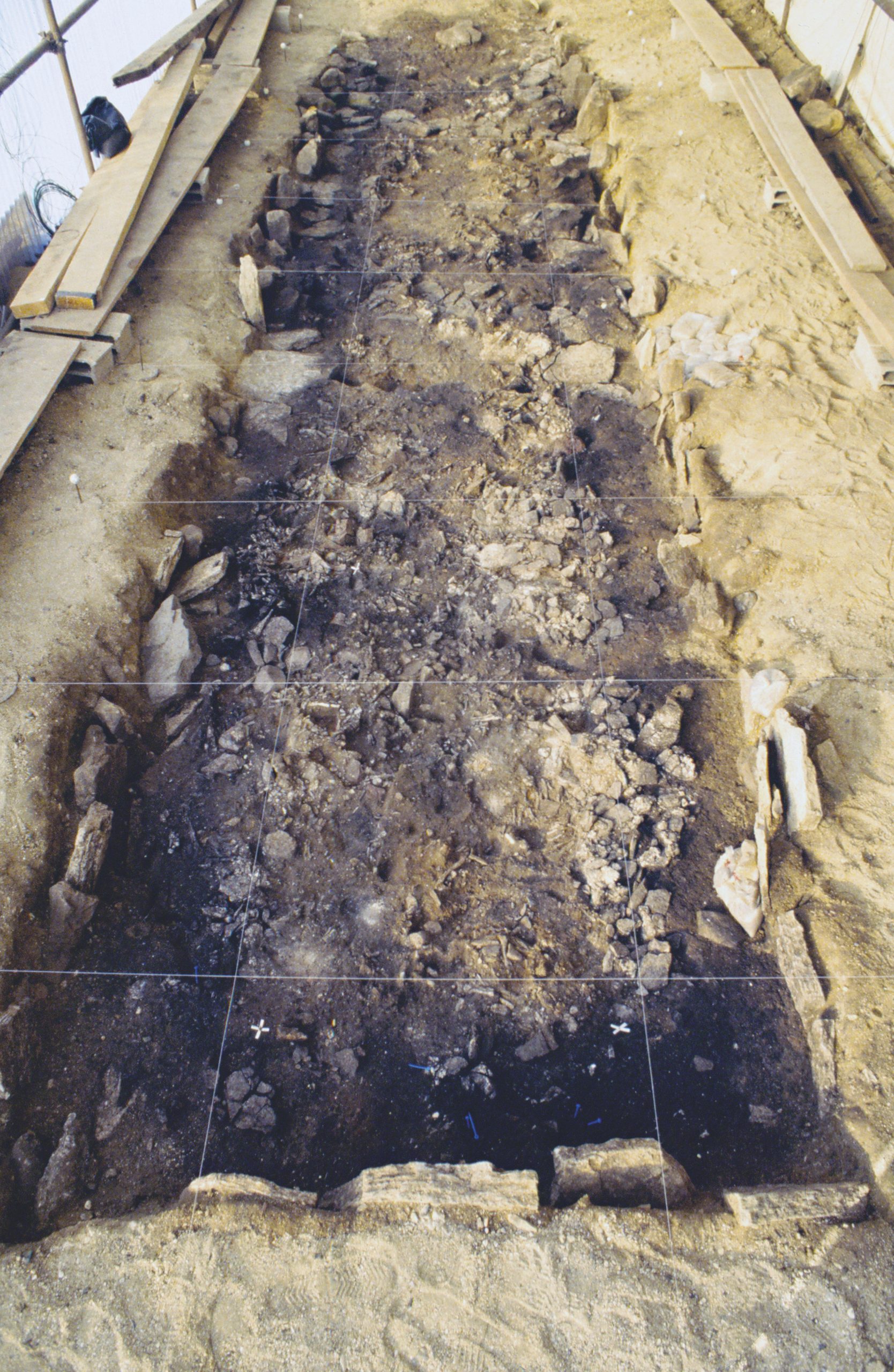 Couche sépulcrale de l’allée sépulcrale de La Croix-Saint-Ouen (Oise)