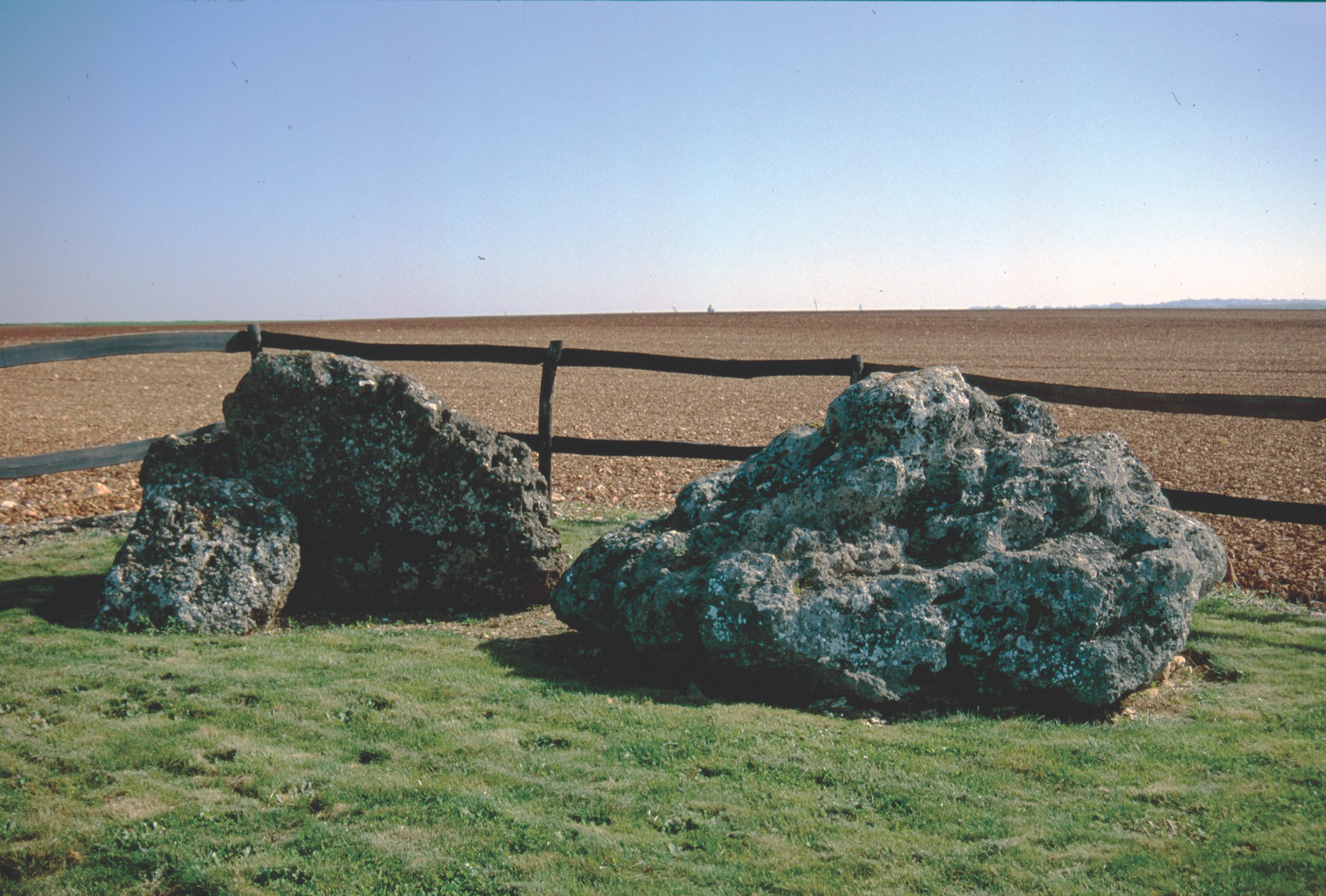 Aspect actuel de la Pierre-Virante à Xanton-Chassenon (Vendée)