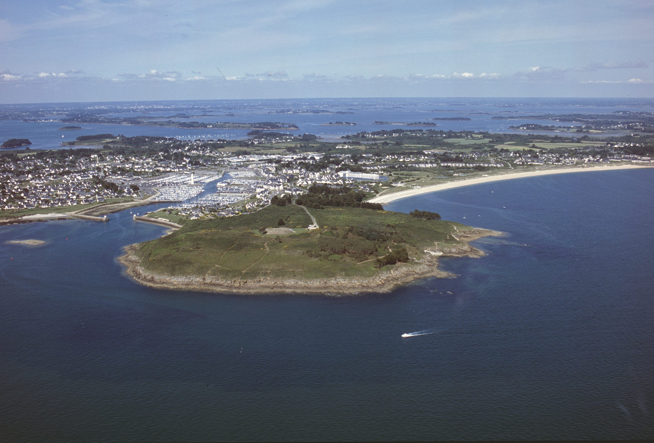 Le cairn de Petit Mont à Arzon à l’entrée du golfe du Morbihan