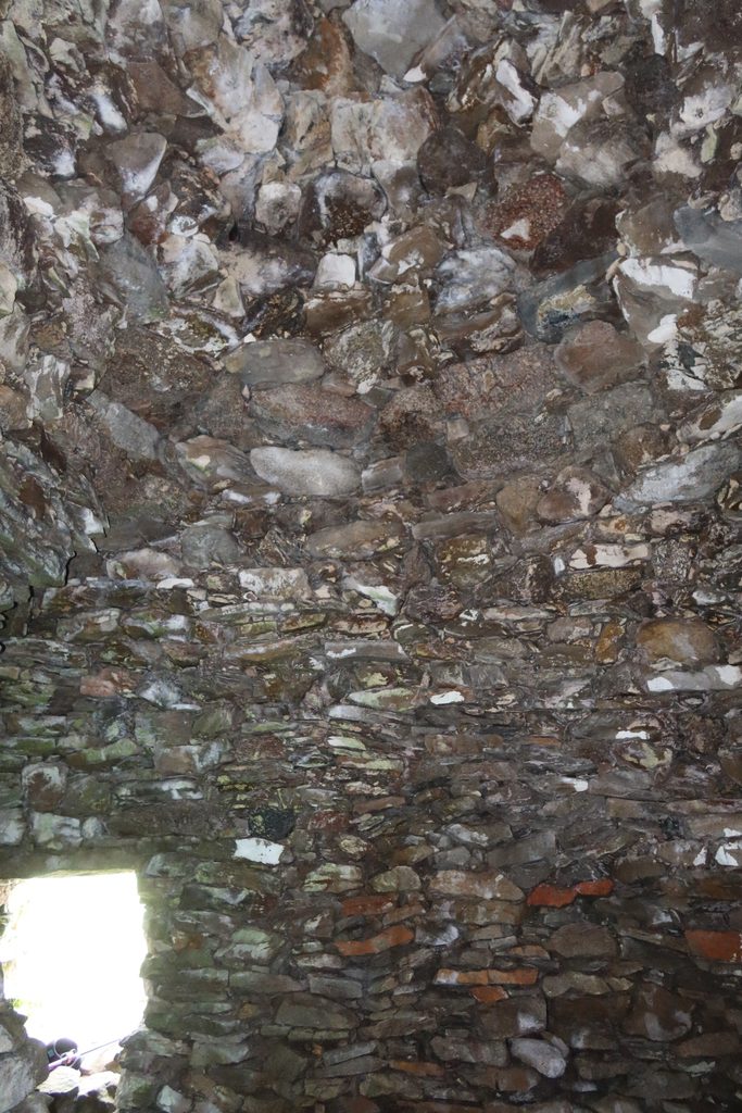 L’encorbellement d’une des chambres du dolmen de Carn à Ploudalmézeau (Finistère)
