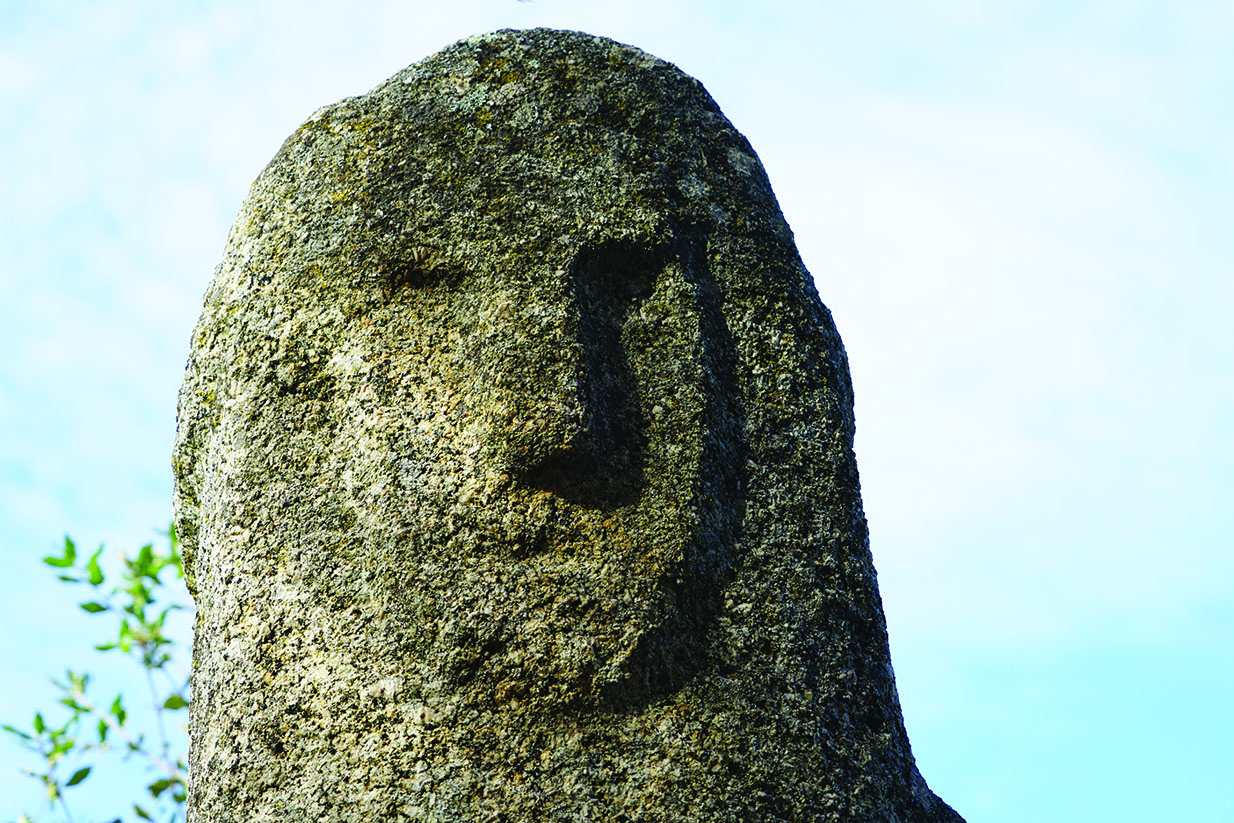 Le regard d’une des statues-menhirs du site préhistorique de Filitosa à Sollacaro (Corse-du-Sud)