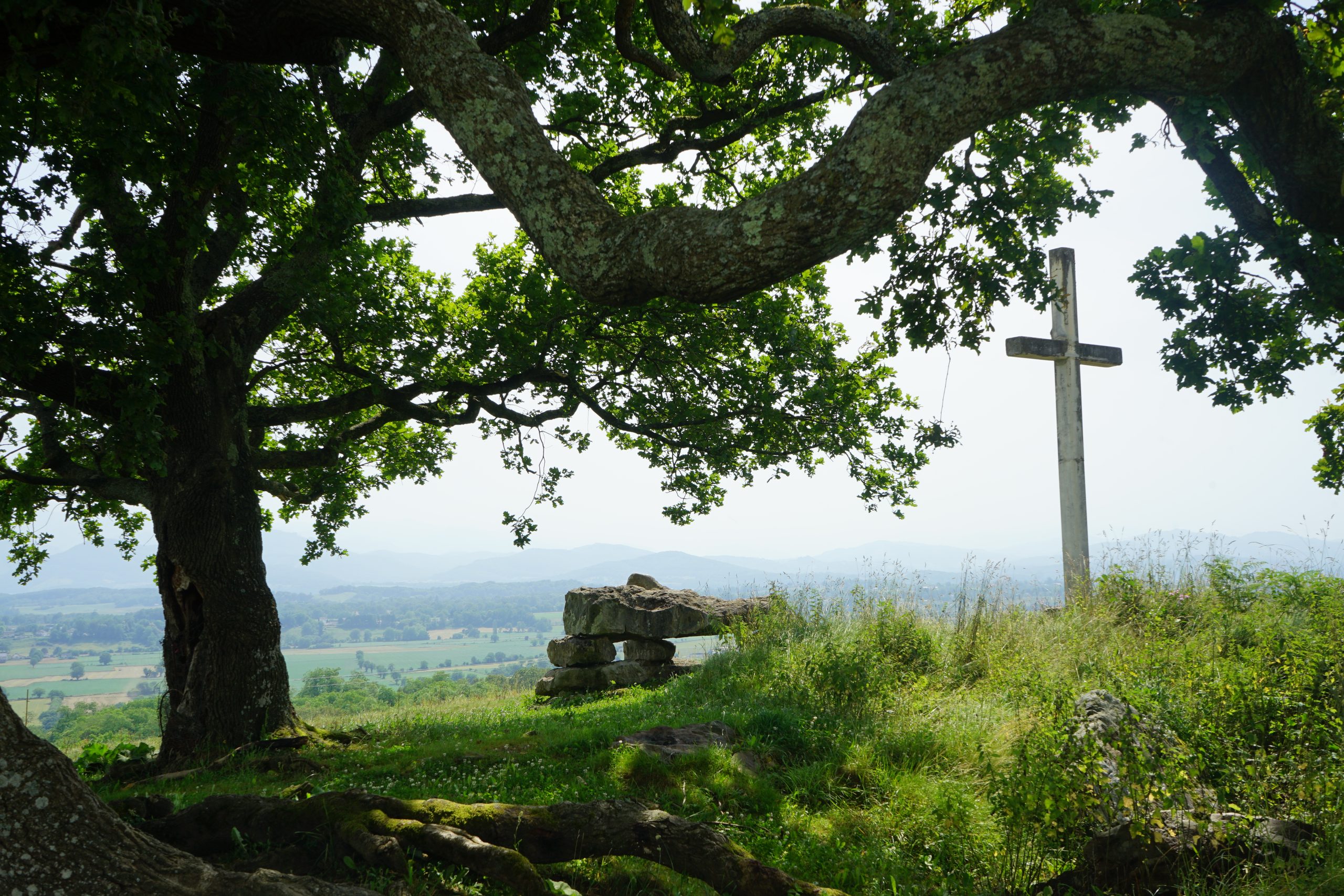 Réaménagement loufoque et christianisation du site du dolmen 1 de Peyrecor à Escout (Pyrénées-Atlantiques)