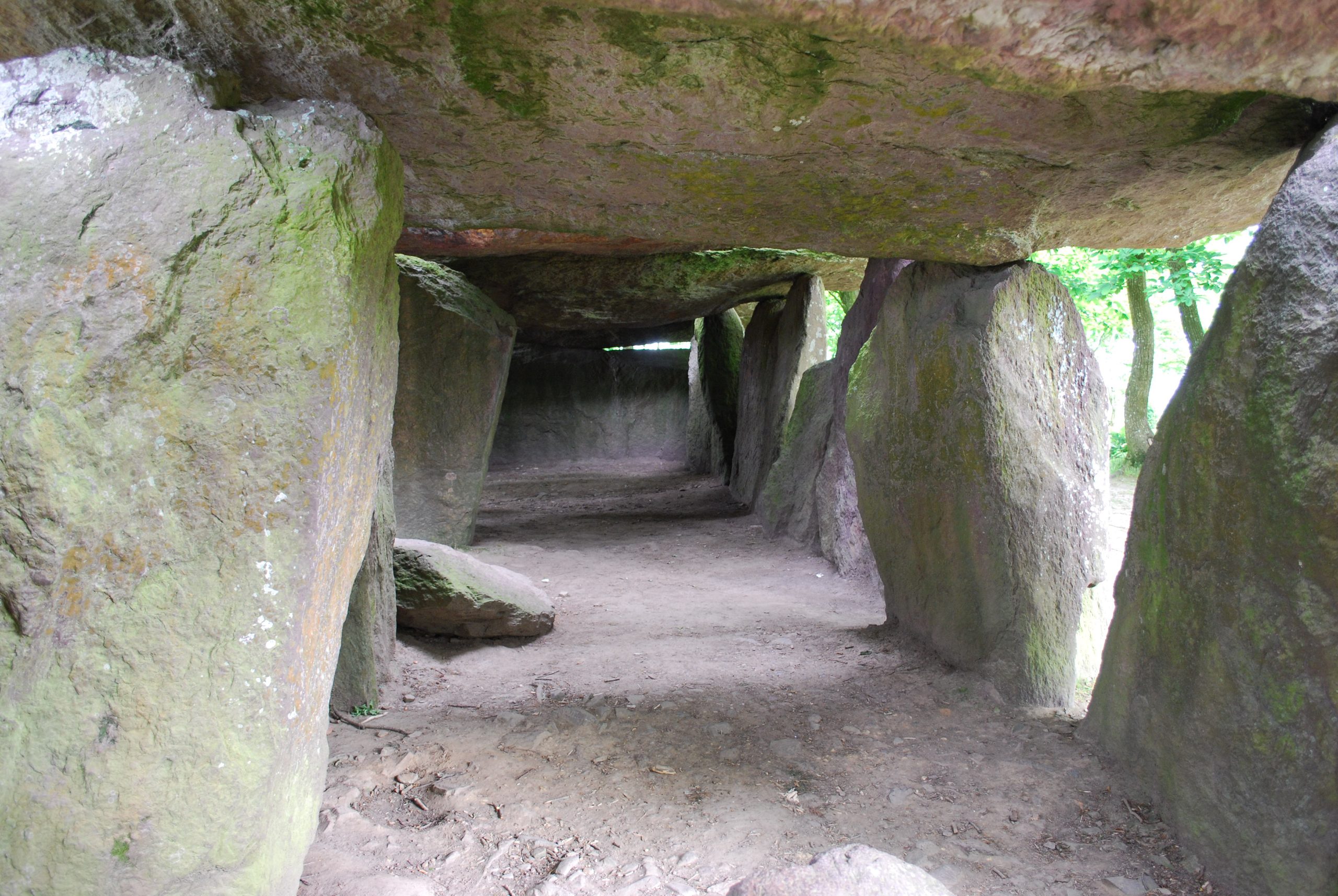 Chambre de l’allée couverte de la Roche-aux-Fées à Essé (Ille-et-Vilaine)
