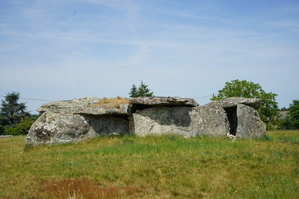 Le dolmen de la Madeleine à Gennes (Maine-et-Loire)