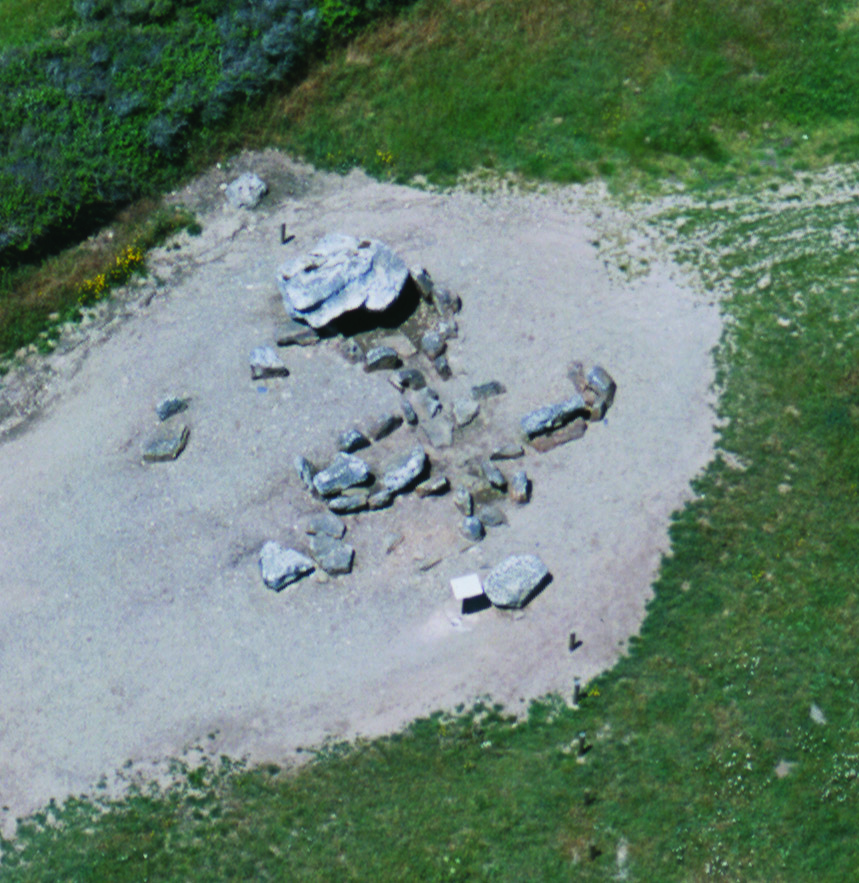 Vue aérienne du dolmen Prédaire à Pornic (Loire-Atlantique)