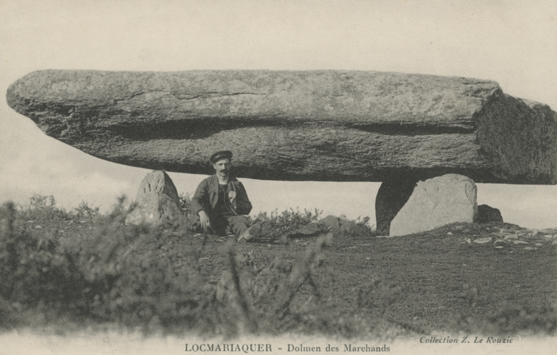 Carte postale traditionnelle du dolmen de La Table des Marchands à Locmariaquer (Morbihan)